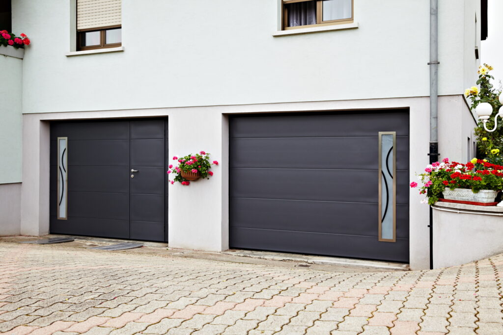porte de garage à hublot alunox