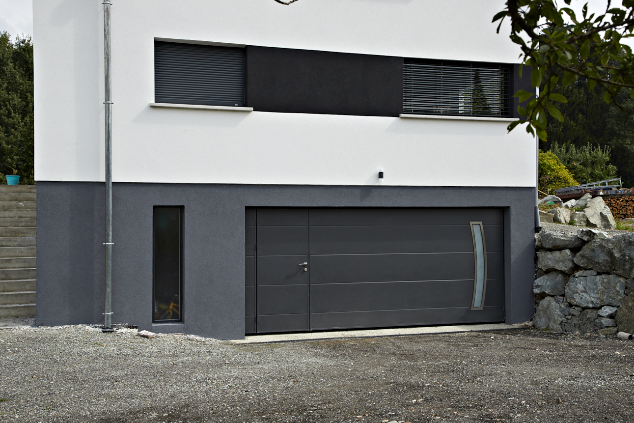 porte de garage sectionnelle noir sur mesure
