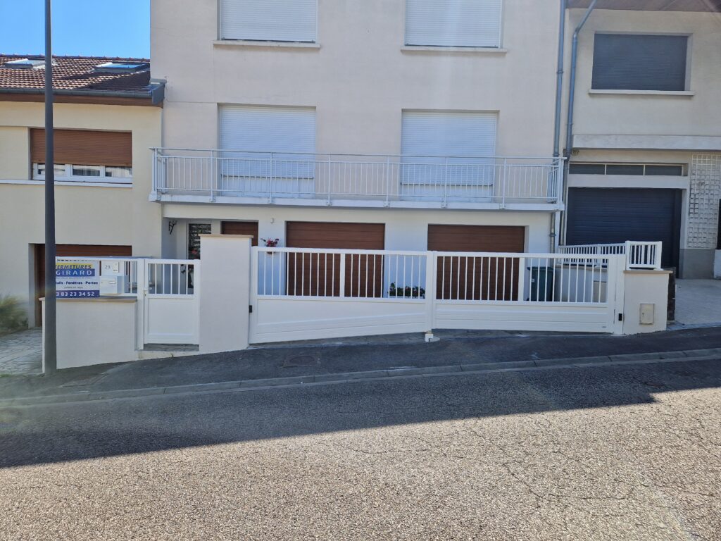 portail sur terrain en pente