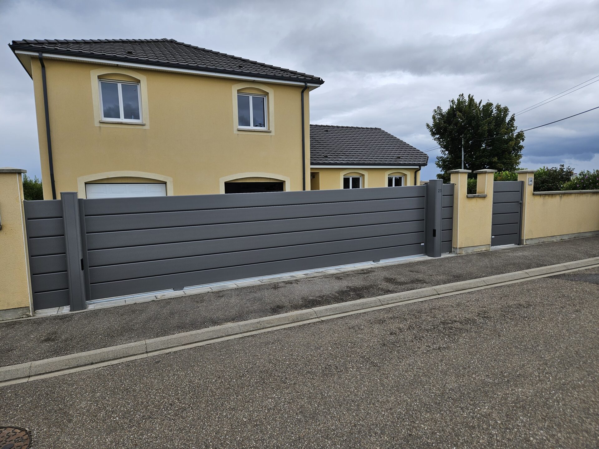 portail de grande dimension sur mesure