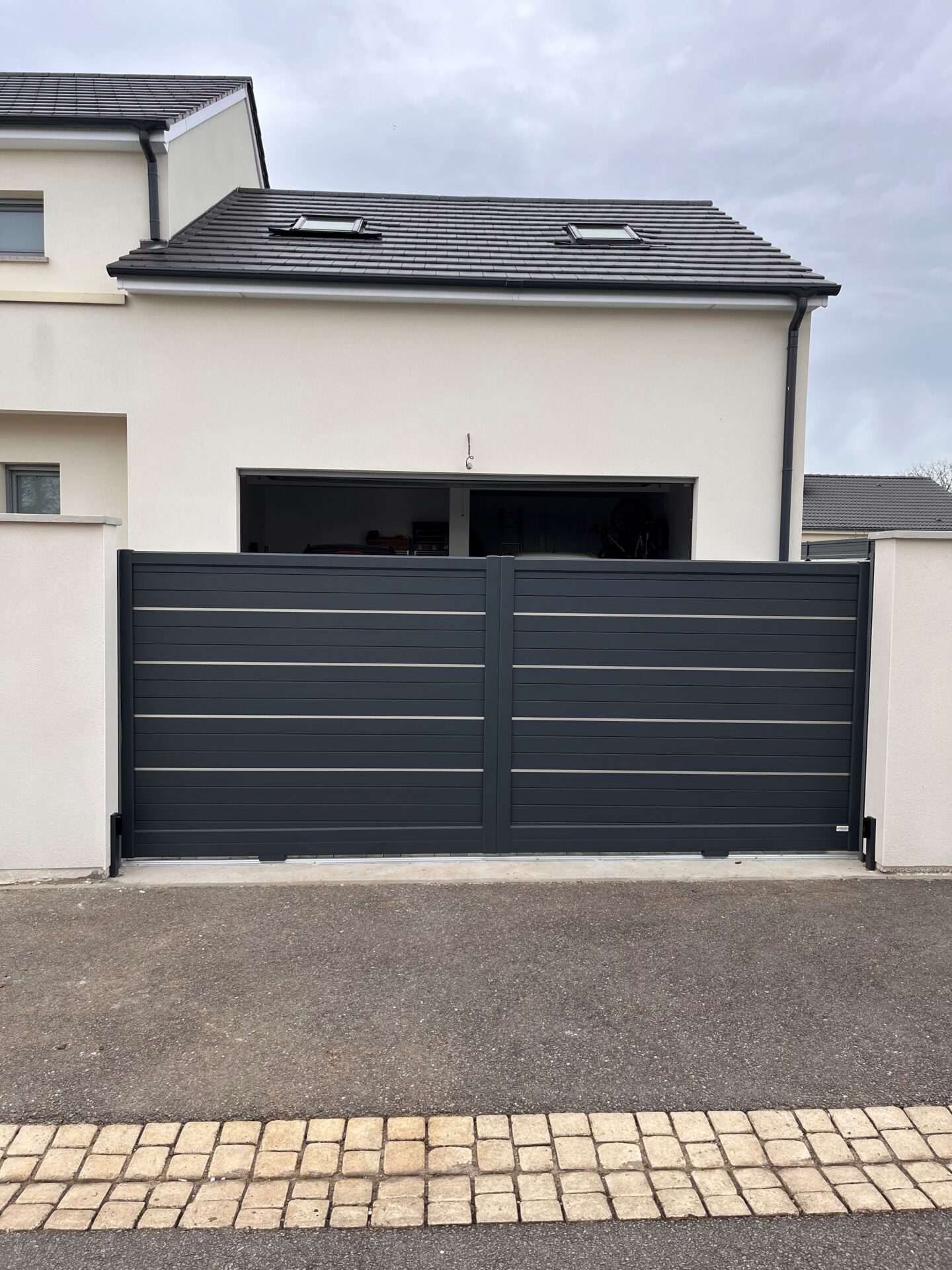 portail coulissant anthracite