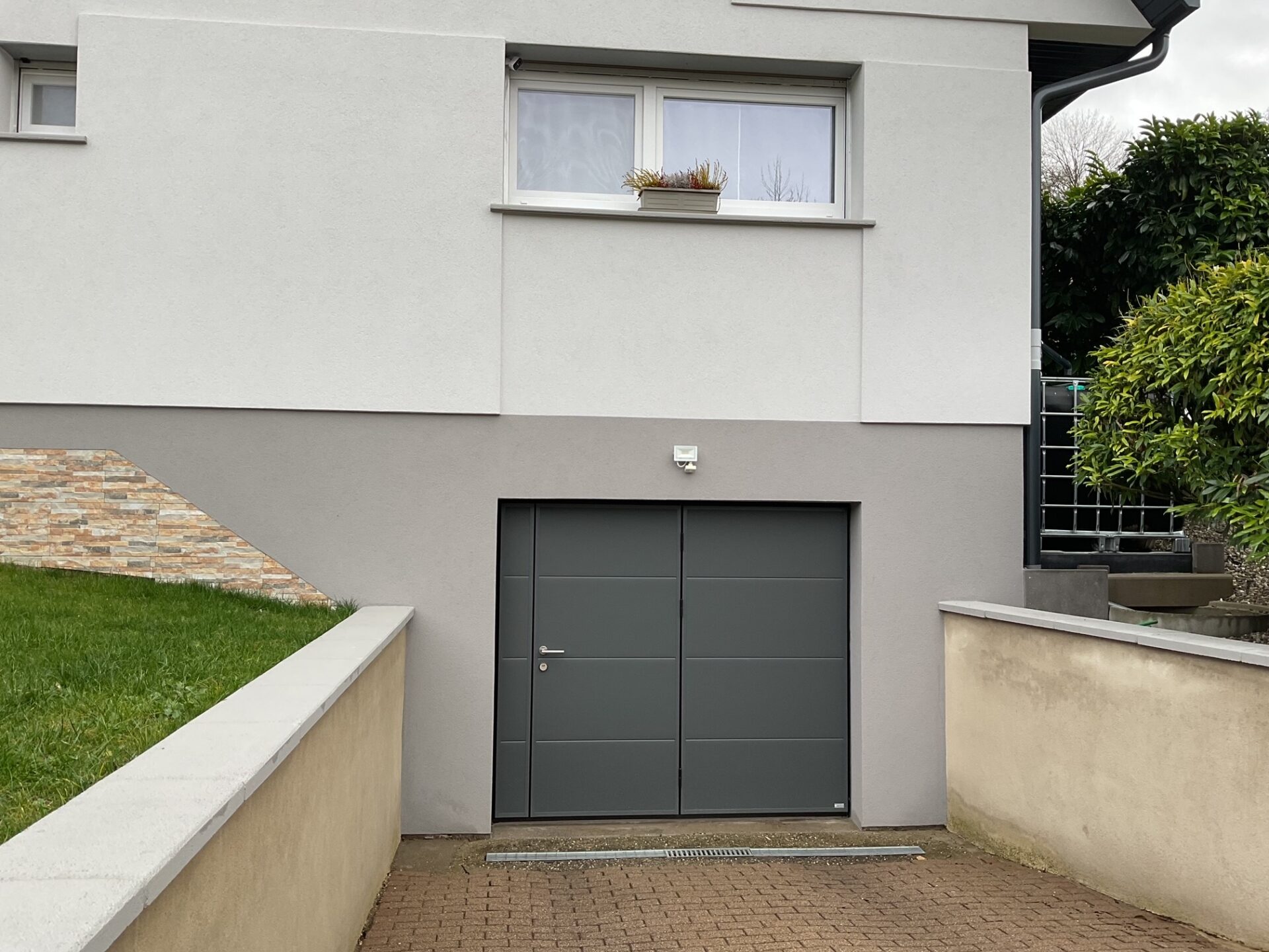 porte de garage battante isolée