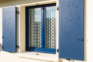 volets bleus battants aluminium