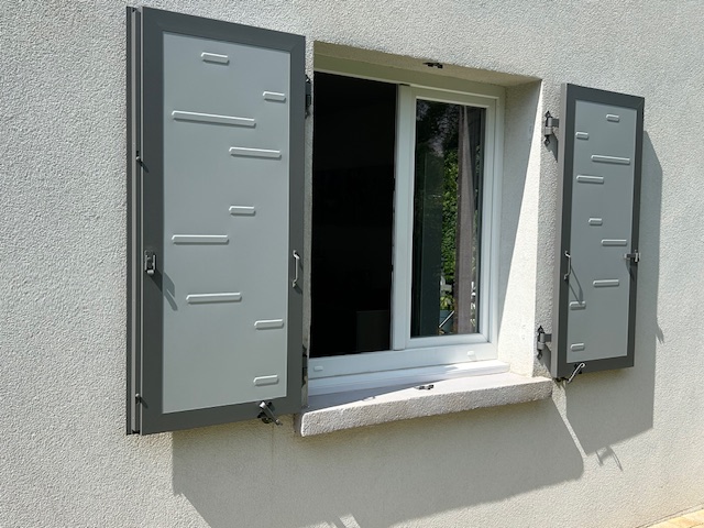 volets battants bicolore design gris moderne